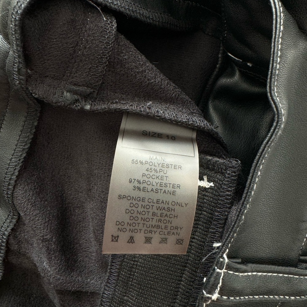 Maniere de Voir adjustable size faux leather - Picture 5 of 6